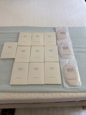 13 Molton Brown Exfoliating Pads
New in packaging
Ten in box/3 in wrapping